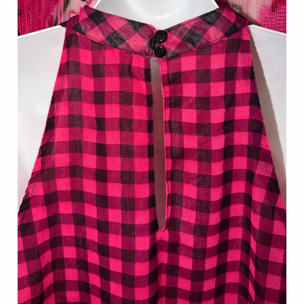 🩷🖤 Chic Checkered Ruffle Blouse - Picture 7 of 8
